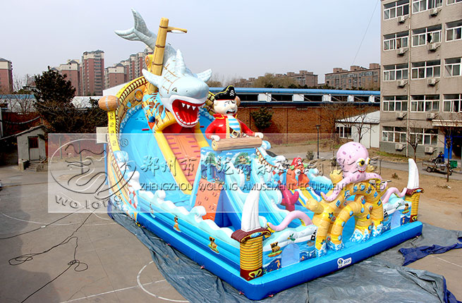 巨鲨来袭.jpg