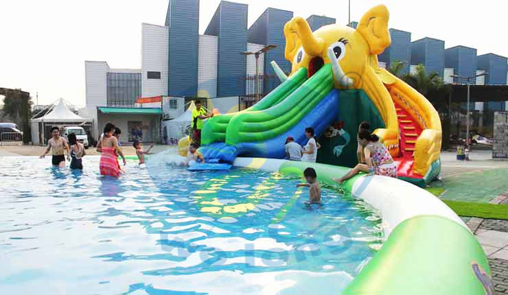 大象戏水